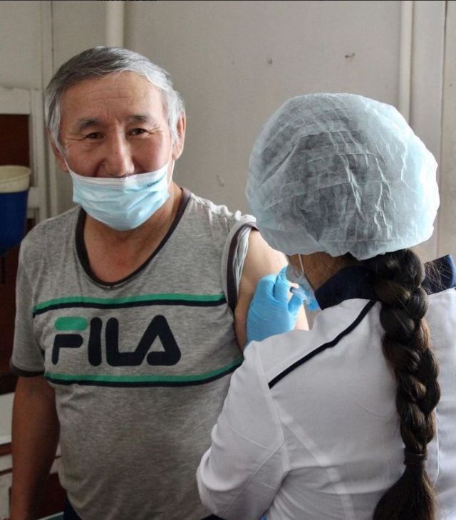 Почти 90 % работников ЖКХ и энергетики Якутии прошли вакцинацию против Covid-19