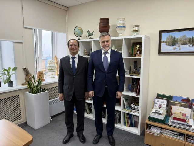 Премьер Якутии Кирилл Бычков налаживает связи с Северной Кореей и Вьетнамом