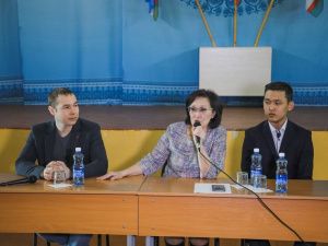 Сардана Авксентьева и Владимир Федоров провели открытые уроки в школах Якутска