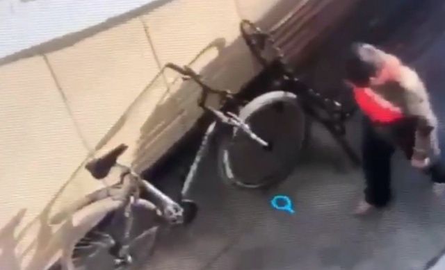 У жителя Якутска похитили велосипед, который он оставил возле торгового центра