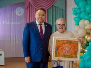 Альберт Семенов поздравил коллектив детского сада «Подснежник» с 35-летием