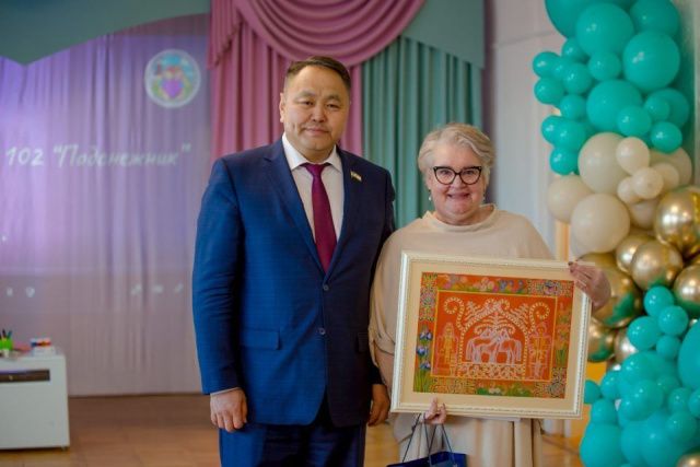 Альберт Семенов поздравил коллектив детского сада «Подснежник» с 35-летием