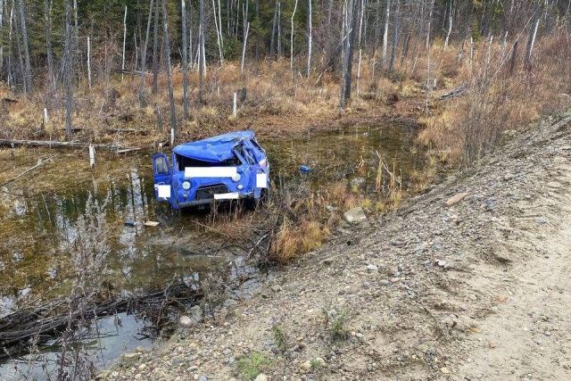 В Кобяйском районе Якутии пьяный водитель перевернулся на служебном автомобиле