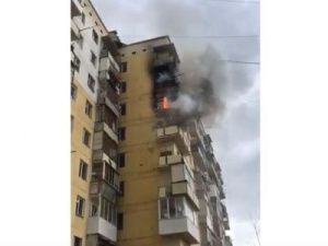 Видеофакт: Пожар в Якутске на улице Горького