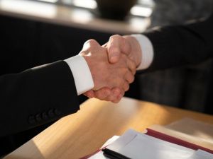 В Якутии руководитель подрядной организации обвинен в даче взятки в размере 250 тысяч рублей