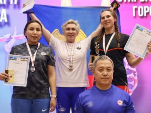 Заявка от Вячеслава Дьяконова и новые лидеры: итоги первого дня чемпионата Якутска по мас-рестлингу