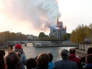 Сгорел собор Парижской Богоматери