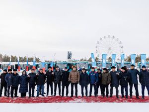 Кирилл Бычков вручил главам районов Якутии ключи от новых автобусов