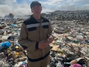 В Якутске продолжают тушить свалку