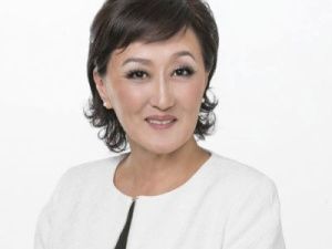 Сардана Авксентьева поздравляет с 8 Марта