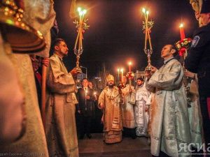 Пасхальная ночь в главном храме Якутии 