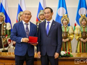 Государственные награды за вклад в развитие республики вручили жителям Якутии