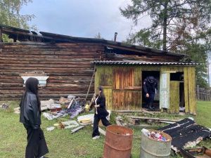 Вместо игрушек - пустые бутылки из-под спиртного: В Якутии четверых детей забрали от пьяных родителей