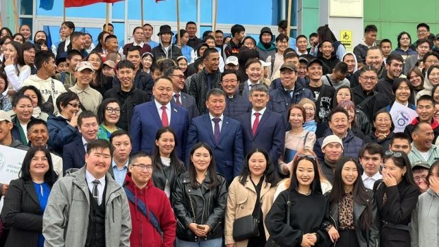 Альберт Семенов поздравил с началом учебного года студентов АГАТУ