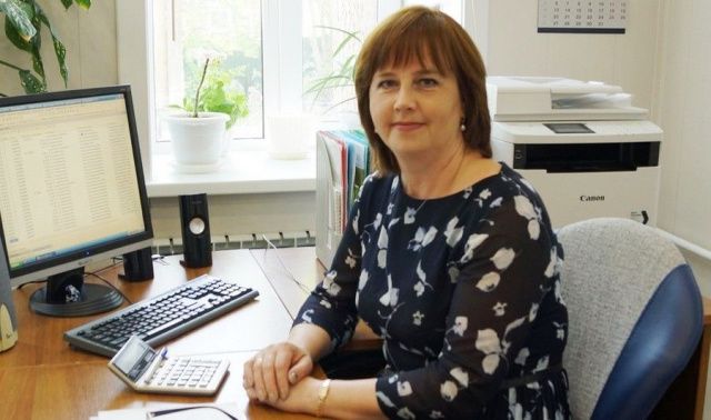 Газовики поздравляют главбуха Олёкминской нефтебазы