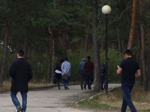 Мужчина приставал к матерям с детьми в парке Якутска