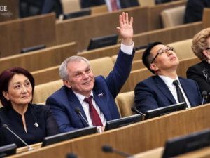 Шамаев и Данчикова не голосовали, Григорьев поддержал всё, Авксентьева — почти всё: якутский след в провале трёх инициатив