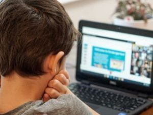 В Якутске учащиеся старших классов вернутся к очному обучению