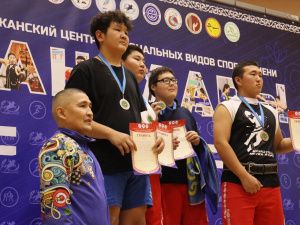 Юные якутские мас-рестлеры разыграли путёвки на первенство России
