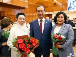 Айсен Николаев вручил якутянам государственные награды в преддверии Нового года