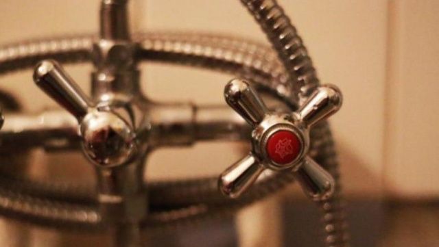 Что делать, если горячая вода из крана совсем не горячая?