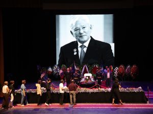 Фото: в Якутске прощаются с Михаилом Николаевым