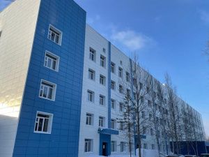 Глава Якутии проверил ход ремонтных работ в Нерюнгринской центральной больнице