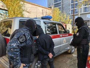 Патруль Росгвардии в Якутске задержал мужчину, находящегося в федеральном розыске