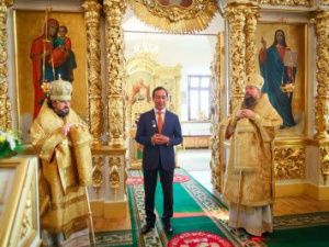 Айсен Николаев принял участие в Божественной литургии в честь 150-летия Якутской епархии