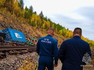 К утру пятницы восстановят железную дорогу после схода вагонов в Алданском районе