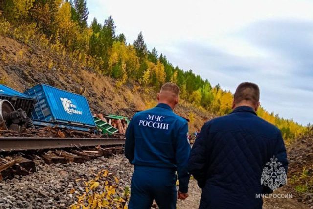 К утру пятницы восстановят железную дорогу после схода вагонов в Алданском районе