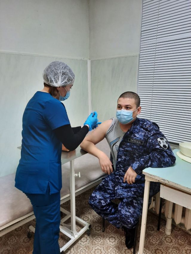 В Якутии личный состав Росгвардии получает прививки от COVID-19