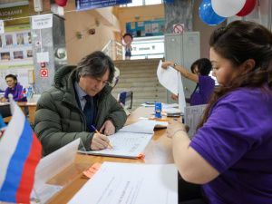 Первый вице-премьер Якутии Джулустан Борисов проголосовал на выборах Президента РФ