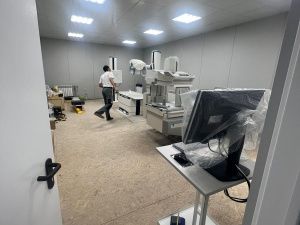 Якутяне завершают реконструкцию рентген-кабинета в больнице города Кировское ДНР