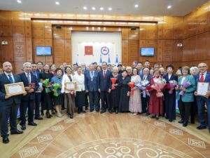 Айсен Николаев вручил государственные награды якутянам