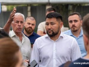 Евгений Григорьев проверил ход благоустройства дворов в Октябрьском округе