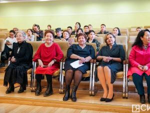 Госнаграды вручили отцам и матерям в Якутии