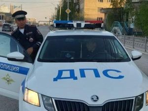 Инспектор ДПС чудом спас “бесстрашную” малышку