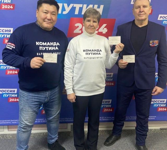 Трое якутян получили удостоверения доверенных лиц Владимира Путина