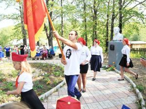 С ЛЕНИНЫМ — ЗА СЧАСТЬЕ РАБОЧИХ  