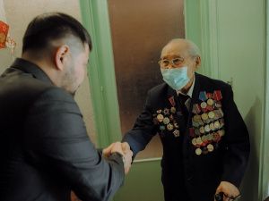 Участникам Великой Отечественной войны Алексею Березкину и Семену Колтовскому вручили высшие награды города Якутска