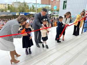 Андрей Тарасенко поздравил с Днем знаний на торжественной линейке школы №29