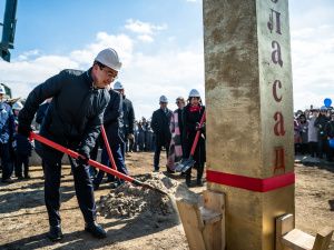 Айсен Николаев дал старт строительству школы-сада в селе Октемцы