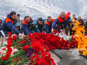 В День Победы сотрудники МЧС России приняли участие в тoржественных мероприятиях