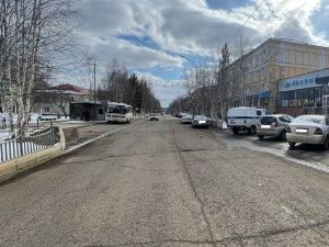 В Якутии 11-летний мальчик попал под колеса автомобиля, перебегая дорогу в неустановленном месте