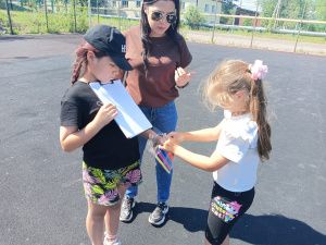 На базе Культурного центра АО «АК «ЖДЯ» работает летняя детская площадка