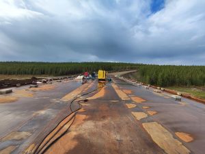 Мост через реку Чуоналыр в Мирнинском районе Якутии введут в ноябре