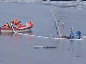 Аварийная бригада и экипажи соседних судов пытались откачать воду: Подробности о затоплении принадлежащего ЛОРПу теплохода