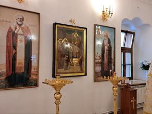 В Якутске освятили храм, в котором сохранился уникальный дореволюционный иконостас