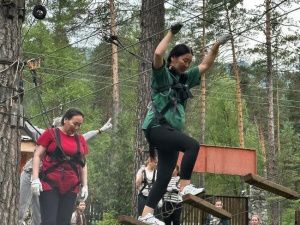Две семьи из Якутии - участники межрегиональной программы "Мост через пропасть" в Горном Алтае